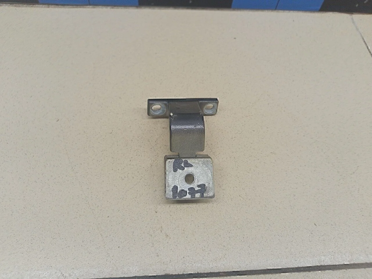 Петля двери багажника Octavia (A4 1U-) 2000-2011