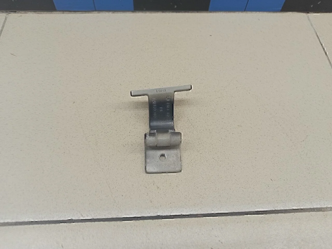 Петля двери багажника Octavia (A4 1U-) 2000-2011