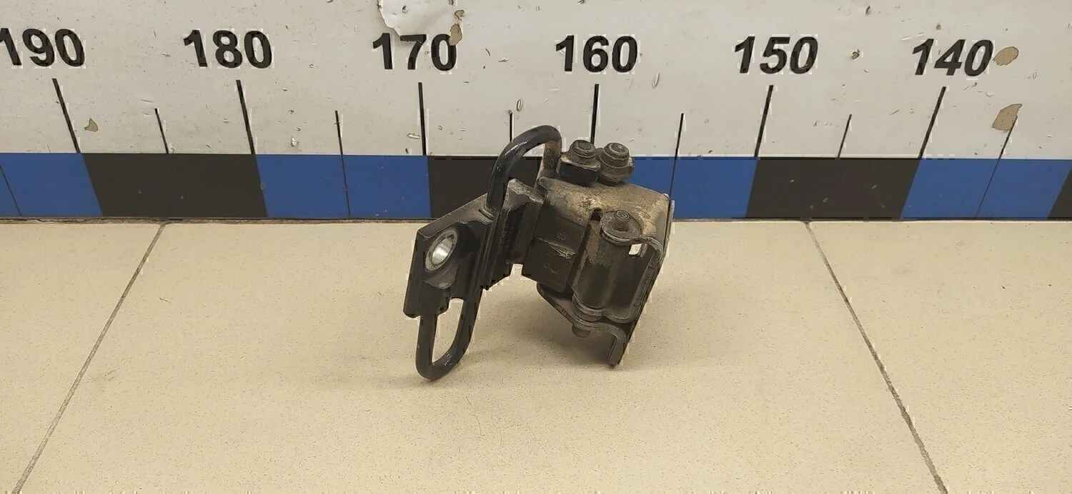 Петля двери задней правой нижняя A6 [C5] 1997-2004