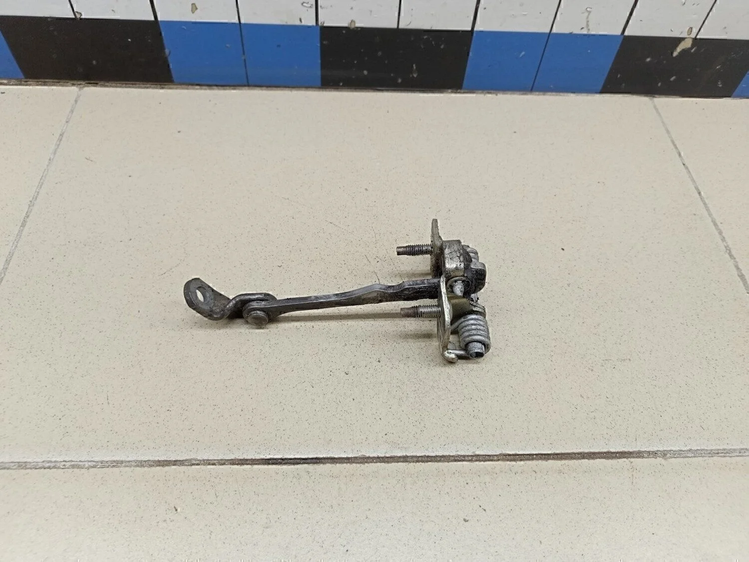 Ограничитель двери Duster 2012>