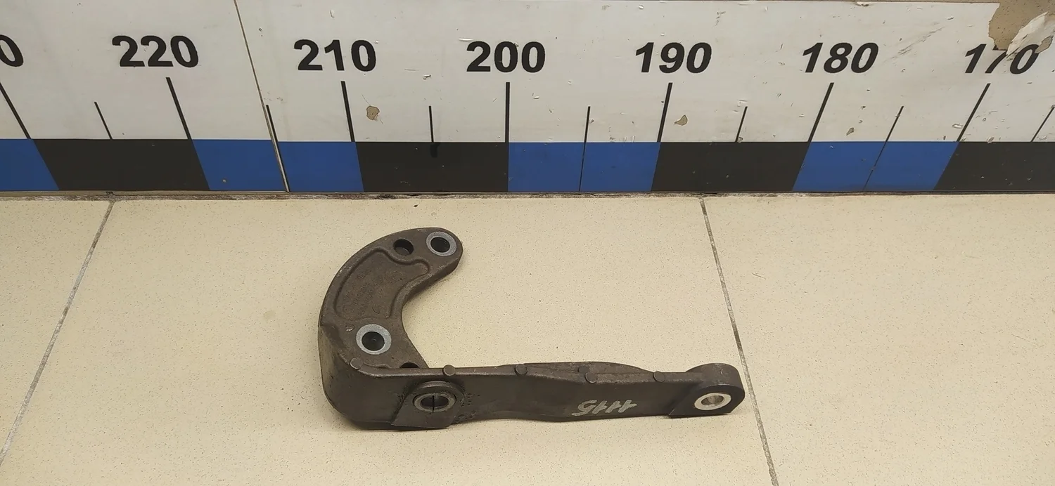 Кронштейн КПП Duster 2012>