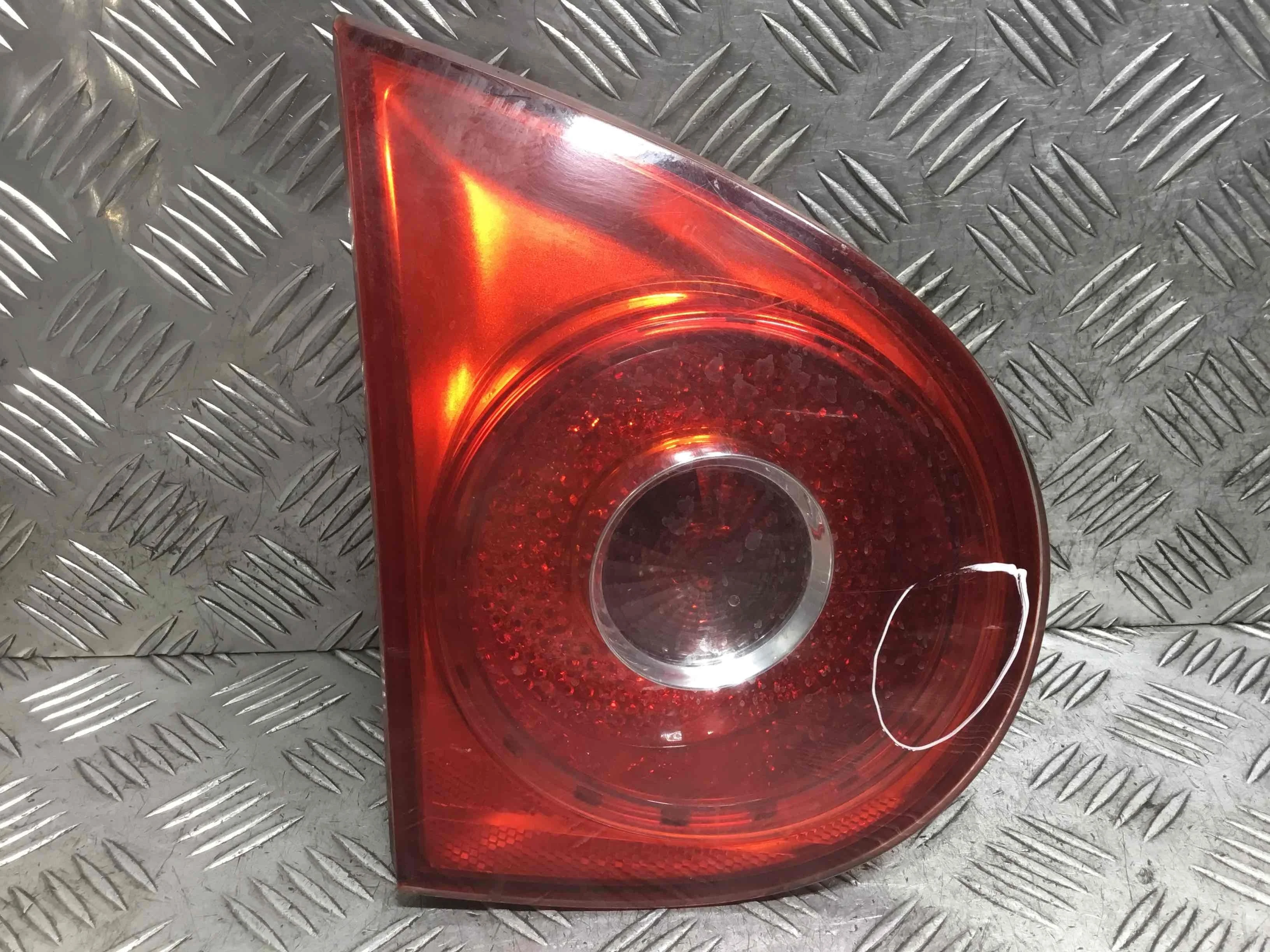 Фонарь задний левый Volkswagen Golf 5 поколение (2004-2009) дизель 1.9 TDI Механика Х/б