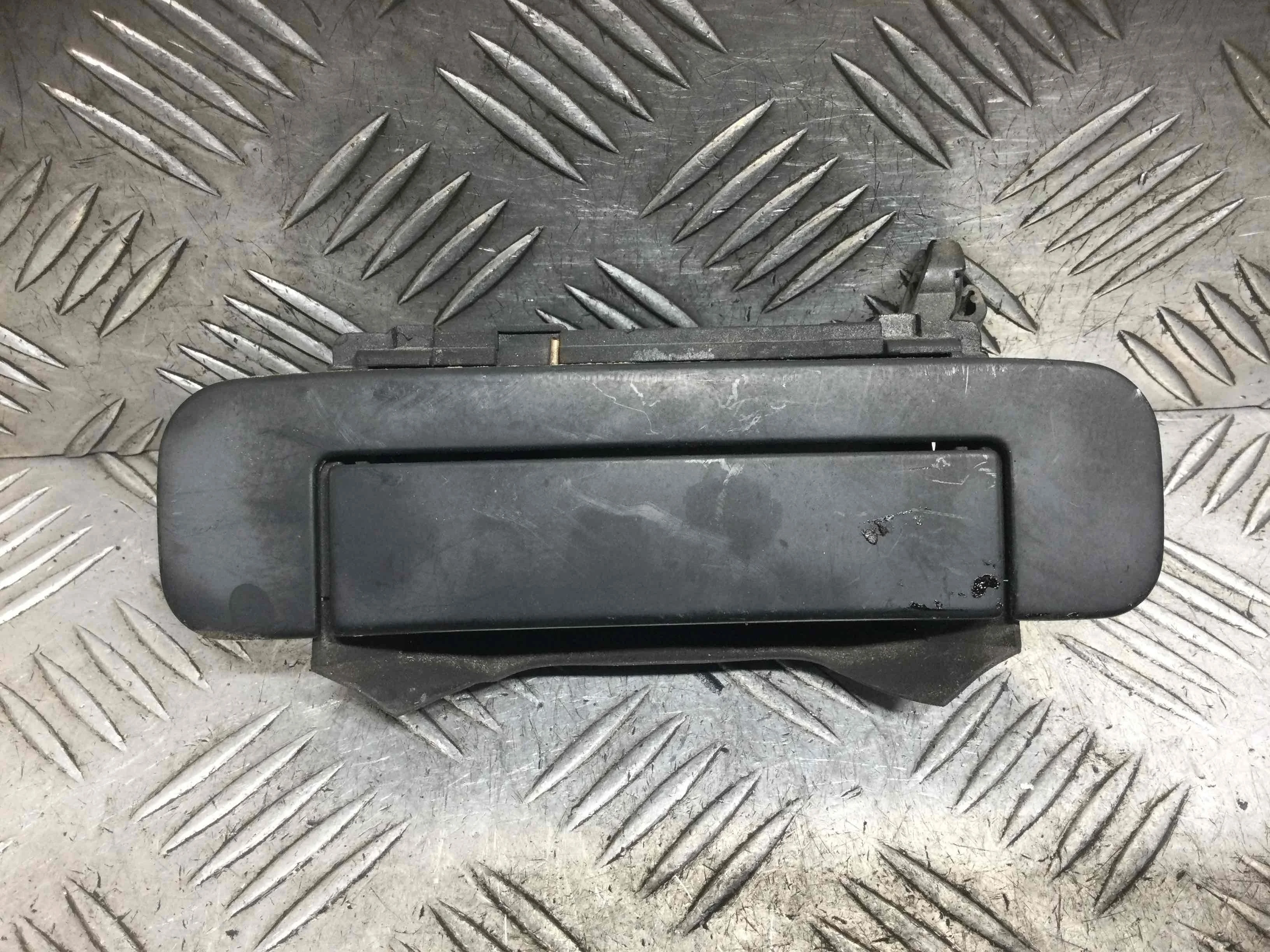 Ручка наружная задняя левая Audi A4 B5 (1994-1999) бензин 1.6 i Механика Седан