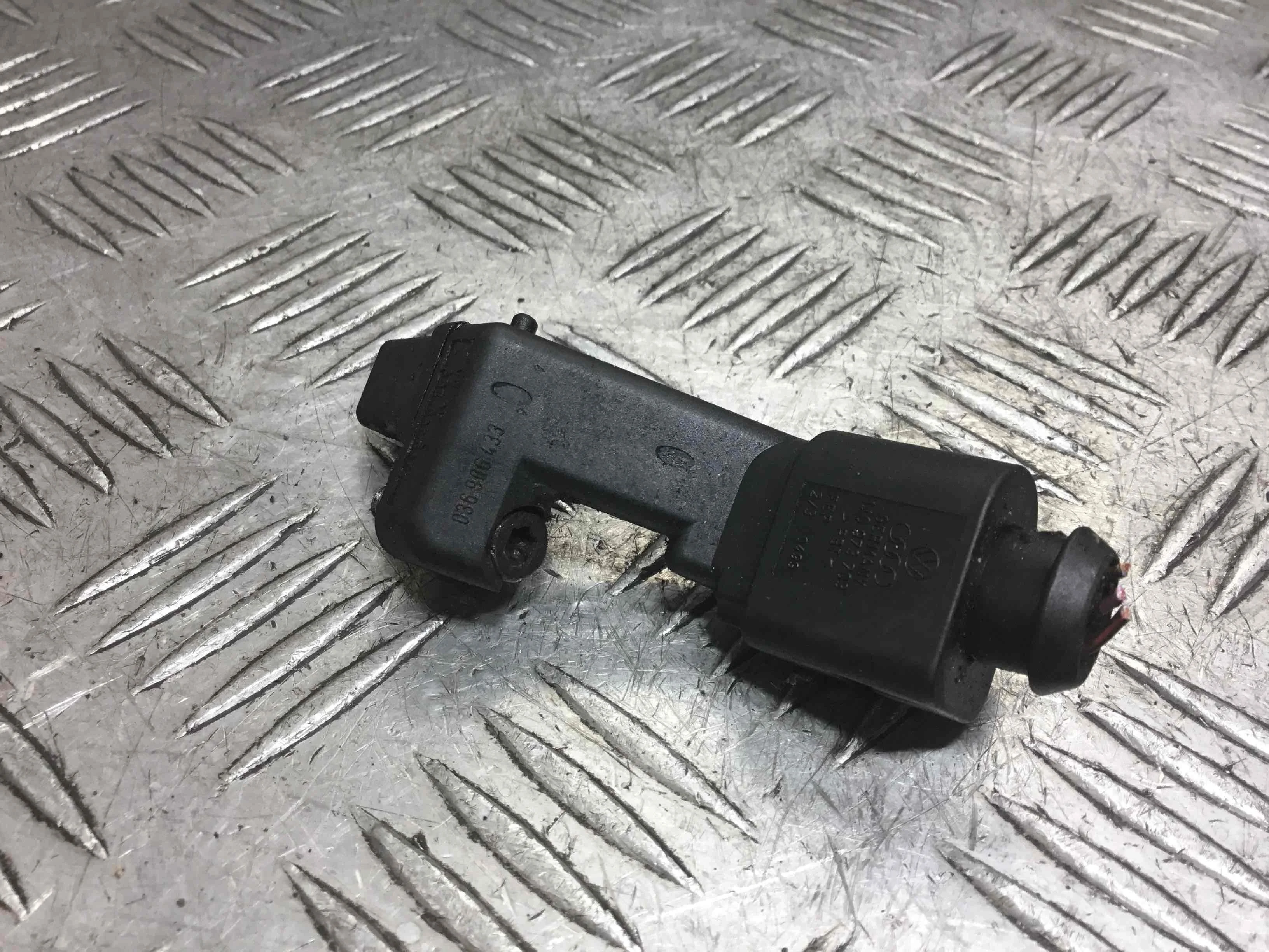 Датчик коленвала Volkswagen Touran 1 поколение (2003-2006) дизель 2.0 TDI Механика Минивэн