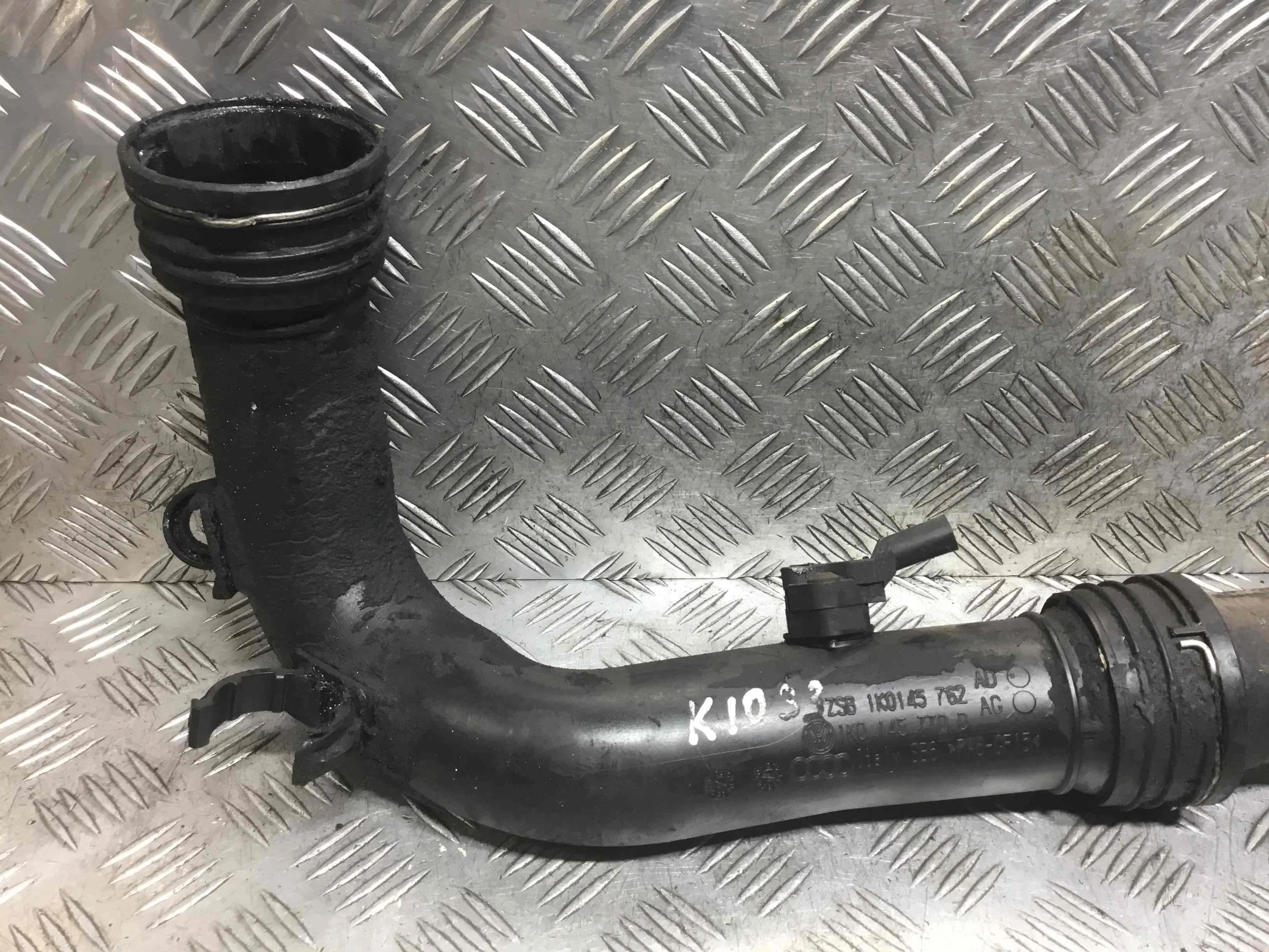 Патрубок интеркулера Volkswagen Touran 1 поколение (2003-2006) дизель 2.0 TDI Механика Минивэн