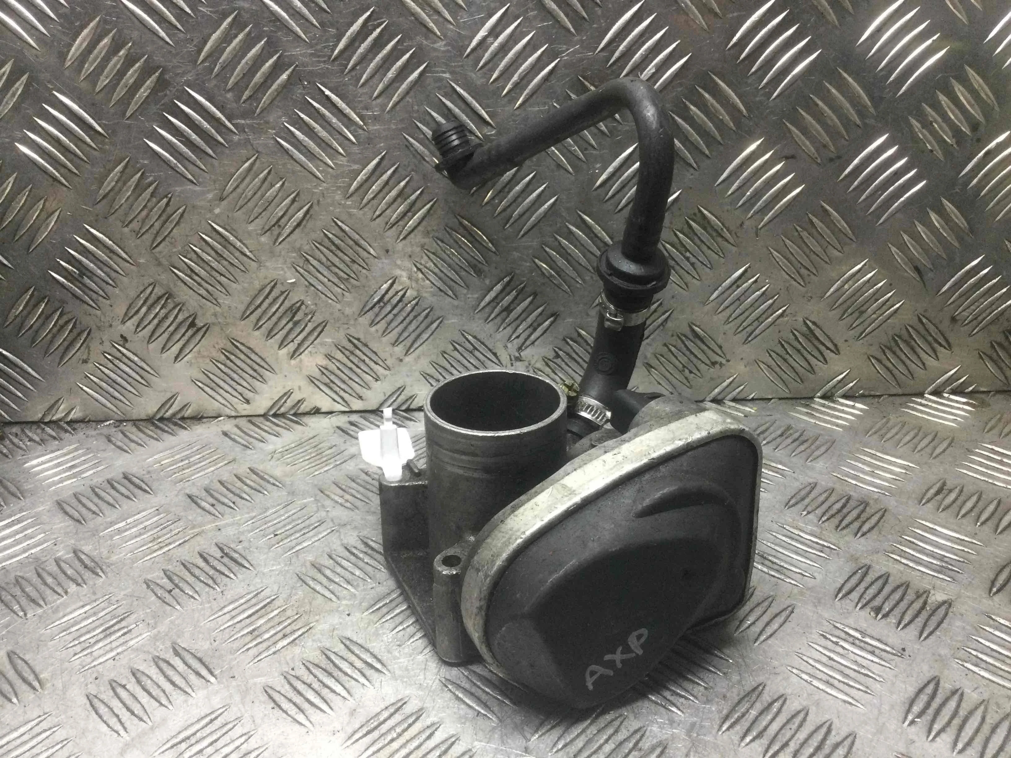 Заслонка дроссельная Volkswagen Golf 4 поколение (1997-2004) бензин 1.4 i Механика Универсал