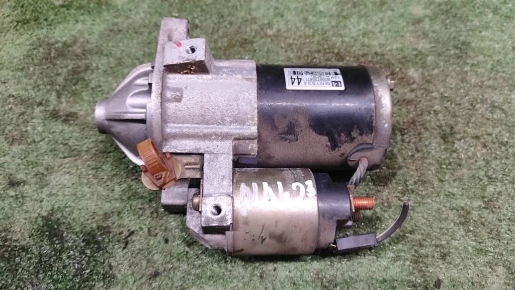 Б.у. стартер MITSUBISHI GRANDIS NA4W MITSUBISHI GRANDIS NA4W