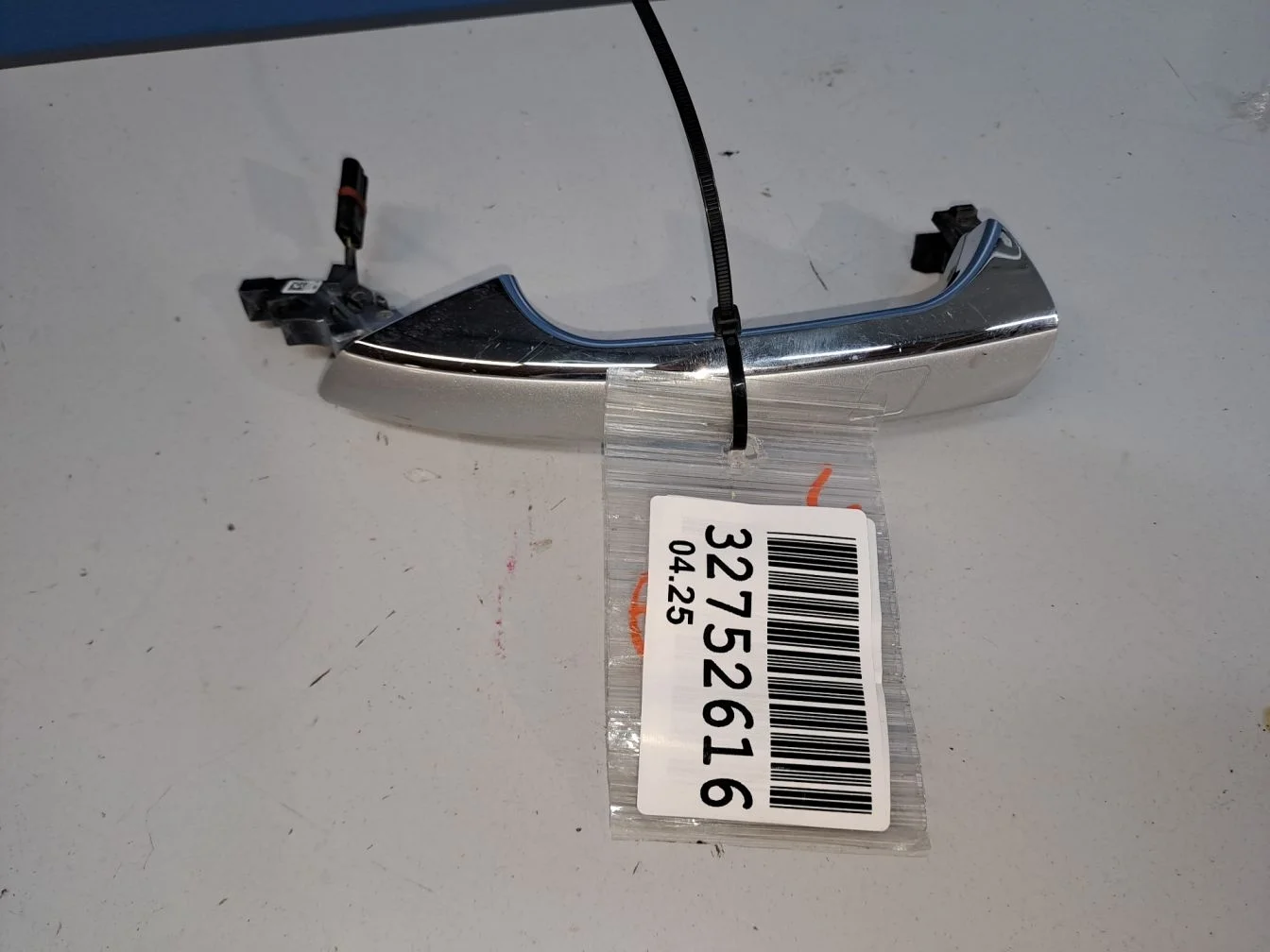 Ручка двери нaружная левая для Mercedes E-klasse W212 2009-2016