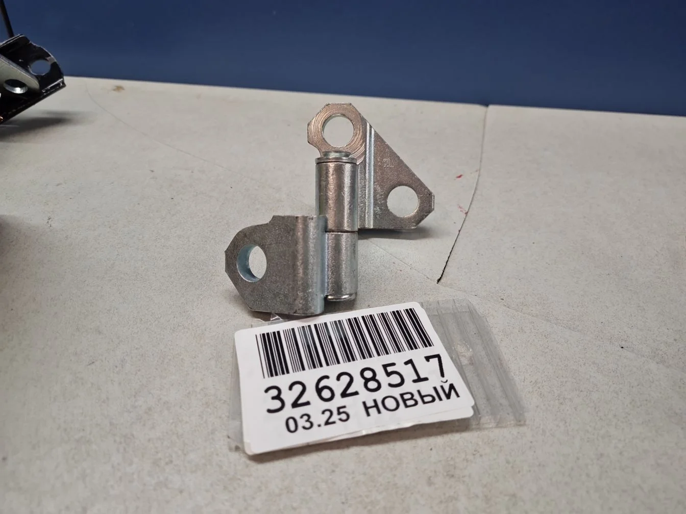 Петля двери передней левой нижняя для Lexus GS S190 2005-2011