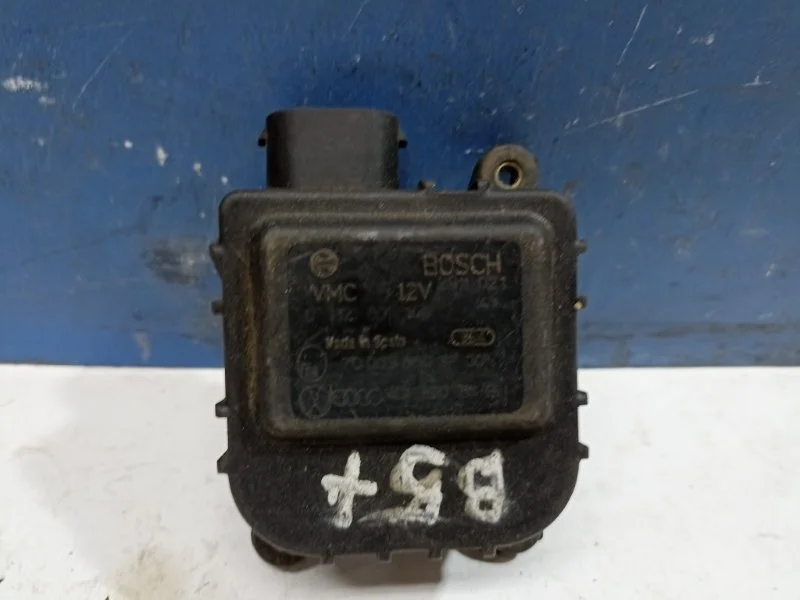 Моторчик заслонки печки Volkswagen Passat B5 2000 - 2005 8D1820511B