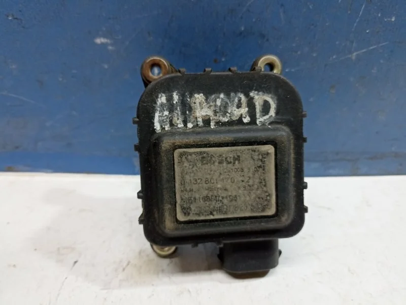 Моторчик заслонки печки Audi A6 Allroad 2000 - 2005 4B1820511L