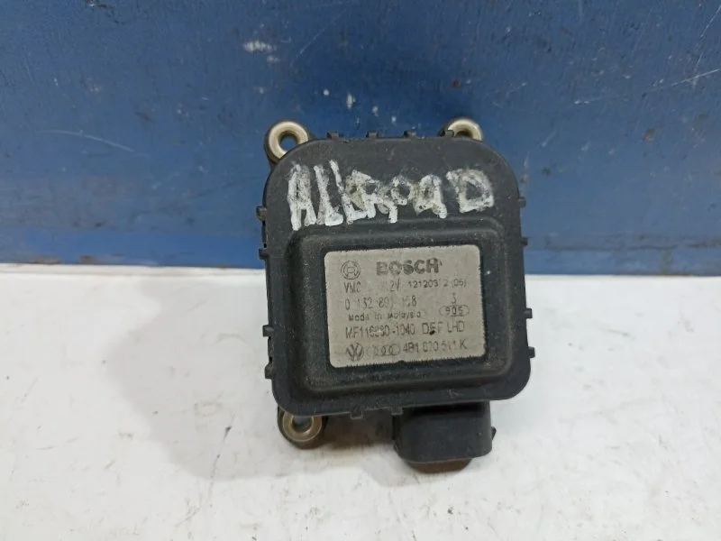 Моторчик заслонки печки Audi A6 Allroad 2000 - 2005 4B1820511K