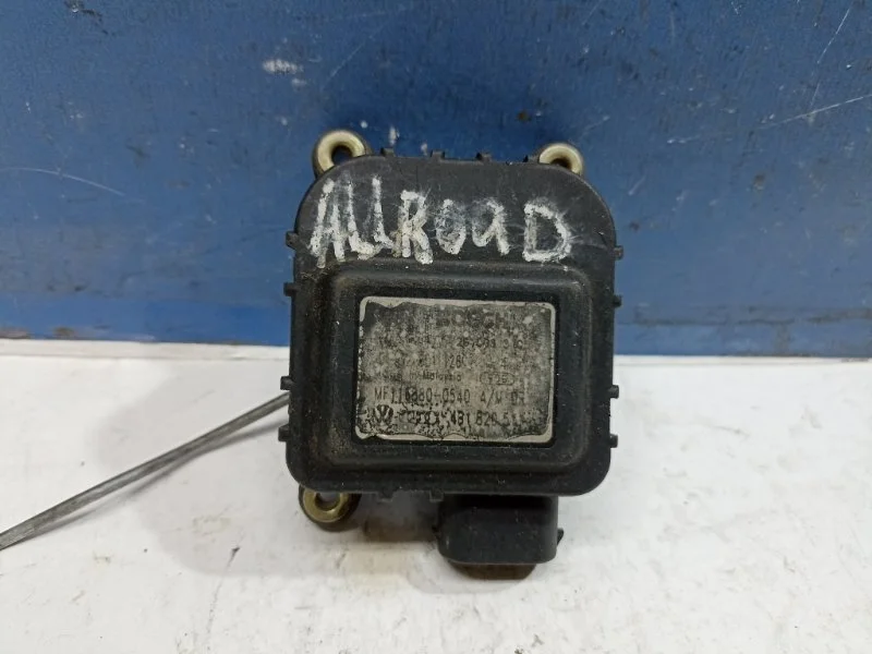 Моторчик заслонки печки Audi A6 Allroad 2000 - 2005 4B1820511