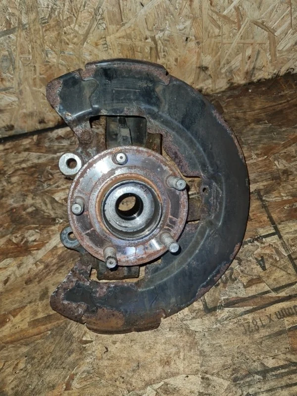 Кулак в сборе со ступицей Volvo V50 2010 MW