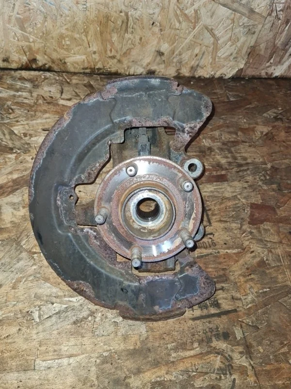 Кулак в сборе со ступицей Volvo V50 2010 MW