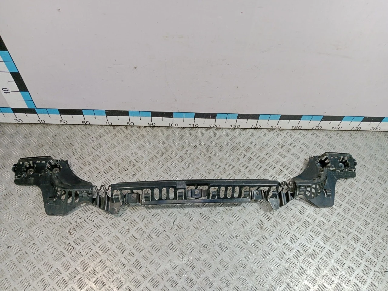 [Б/У] Кронштейн заднего бампера центр BMW F30 F31 [Код: 00603993 ]