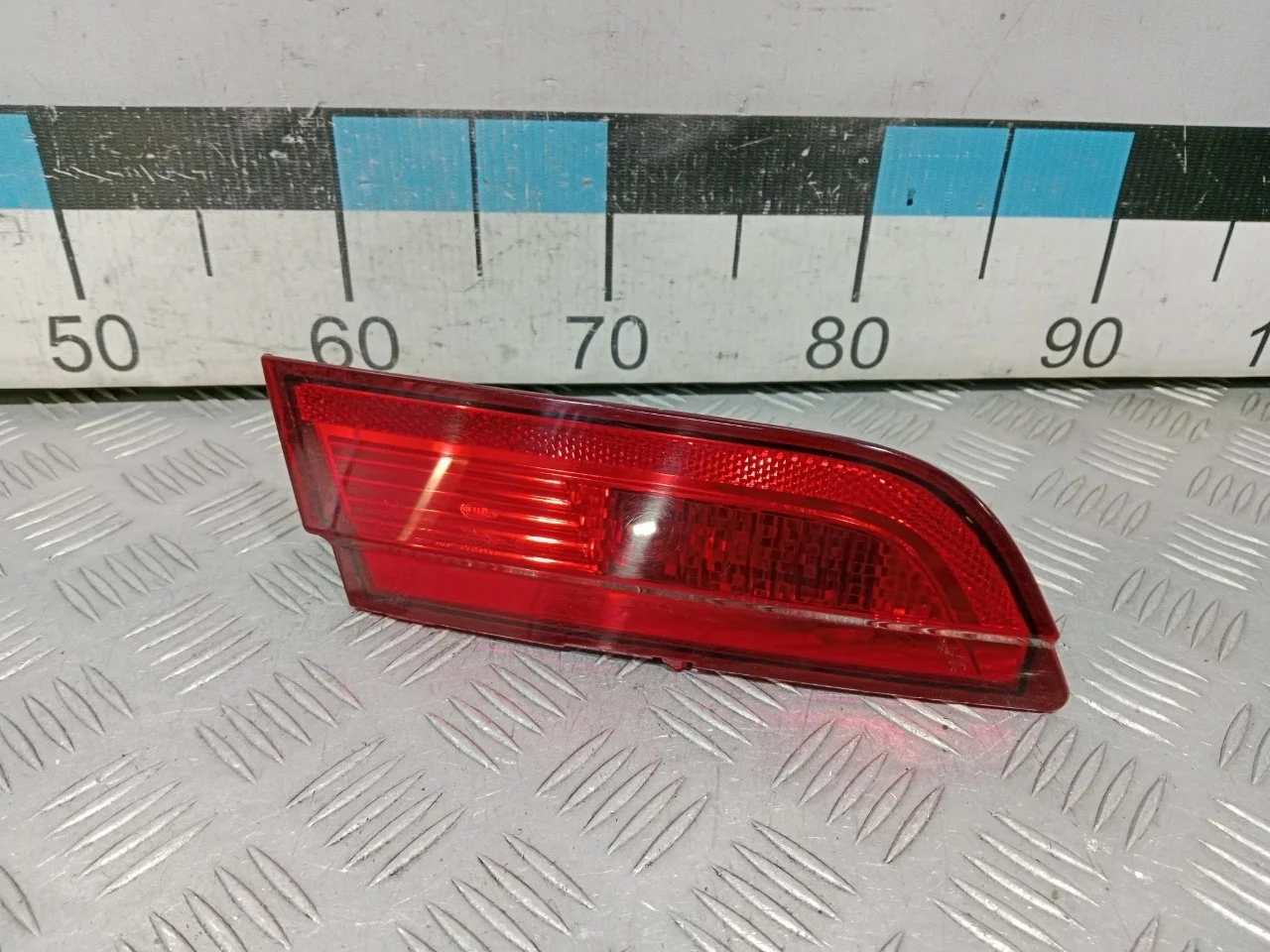 [Б/У] Фонарь задний внутренний левый Jaguar XF - потертостю на стекле [ХОРОШЕЕ] [Код: 00604044 ]
