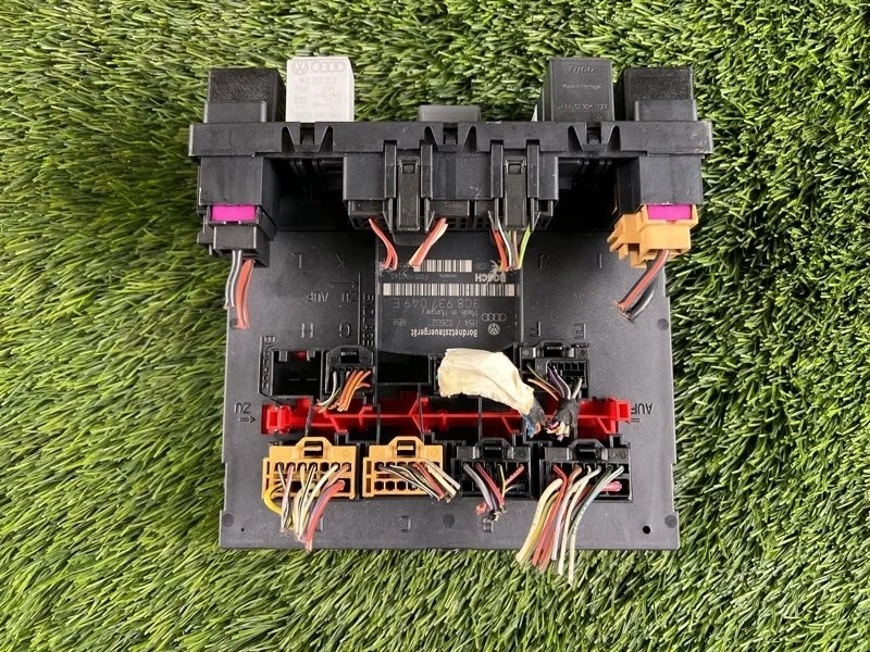 Блок управления бортовой сети Volkswagen Tiguan 2009 3C8937049E 5N CAW 2.0T