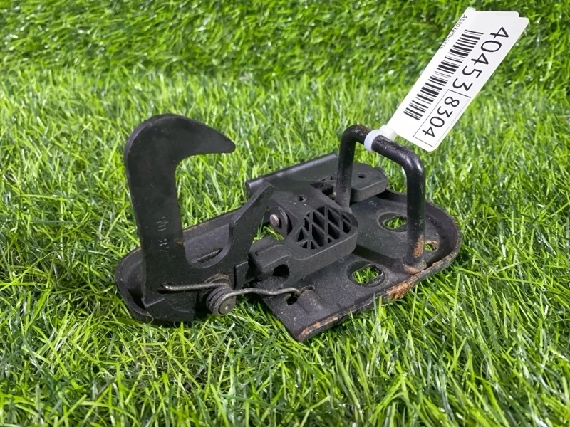 Крюк замка капота Volkswagen Passat 2006 3C0823480 B6 VARIANT BWA 2.0T