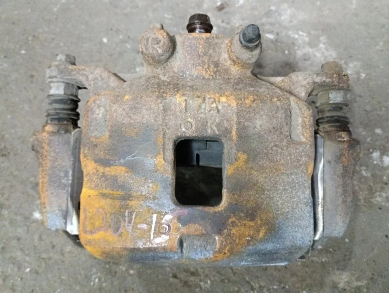 Суппорт передний правый Mitsubishi L200 (2006-2015) 2011 4605A202 ПИКАП 2.5 D 4D56