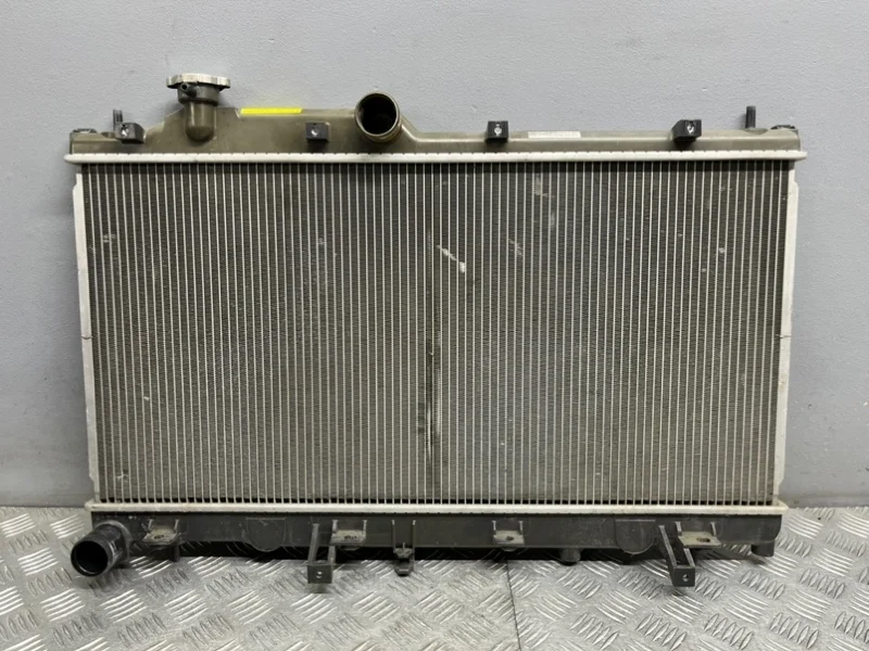 Радиатор охлаждения Subaru Forester SJ