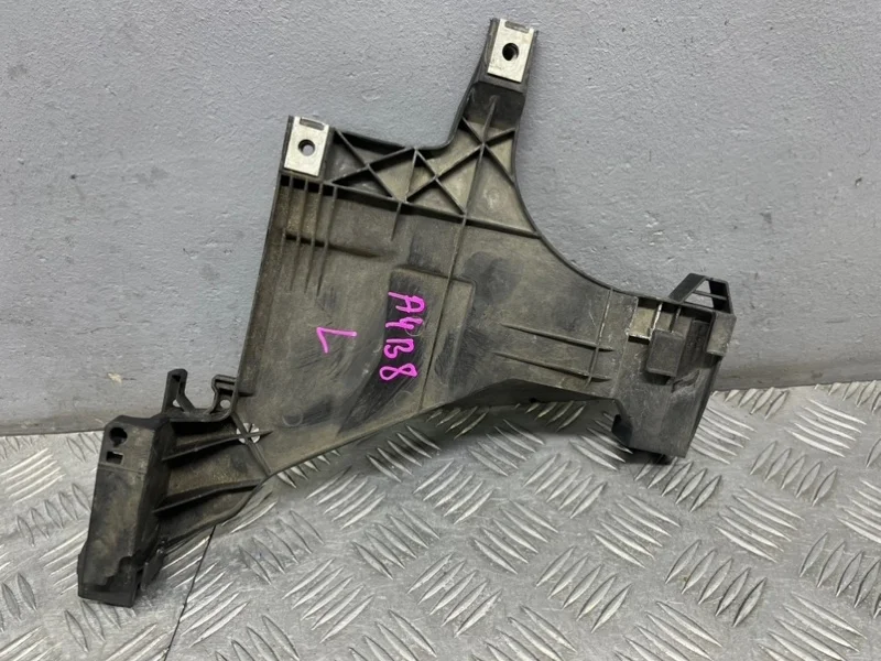 Крепление фары Audi A4 B8