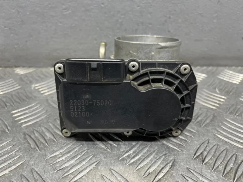 Дроссель Toyota Land Cruiser Prado TRJ120