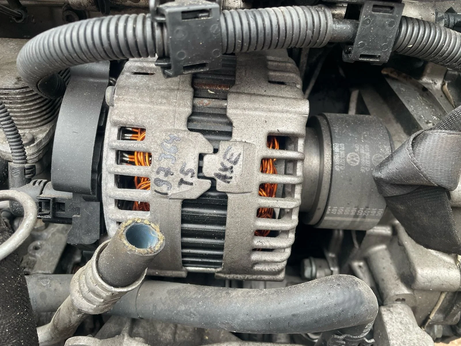 Генератор VOLKSWAGEN TOUAREG, TRANSPORTER T5 2,5 150A 2004- б/у TRANSPORTER T5(2003-2015);TOUAREG(2003-2010)