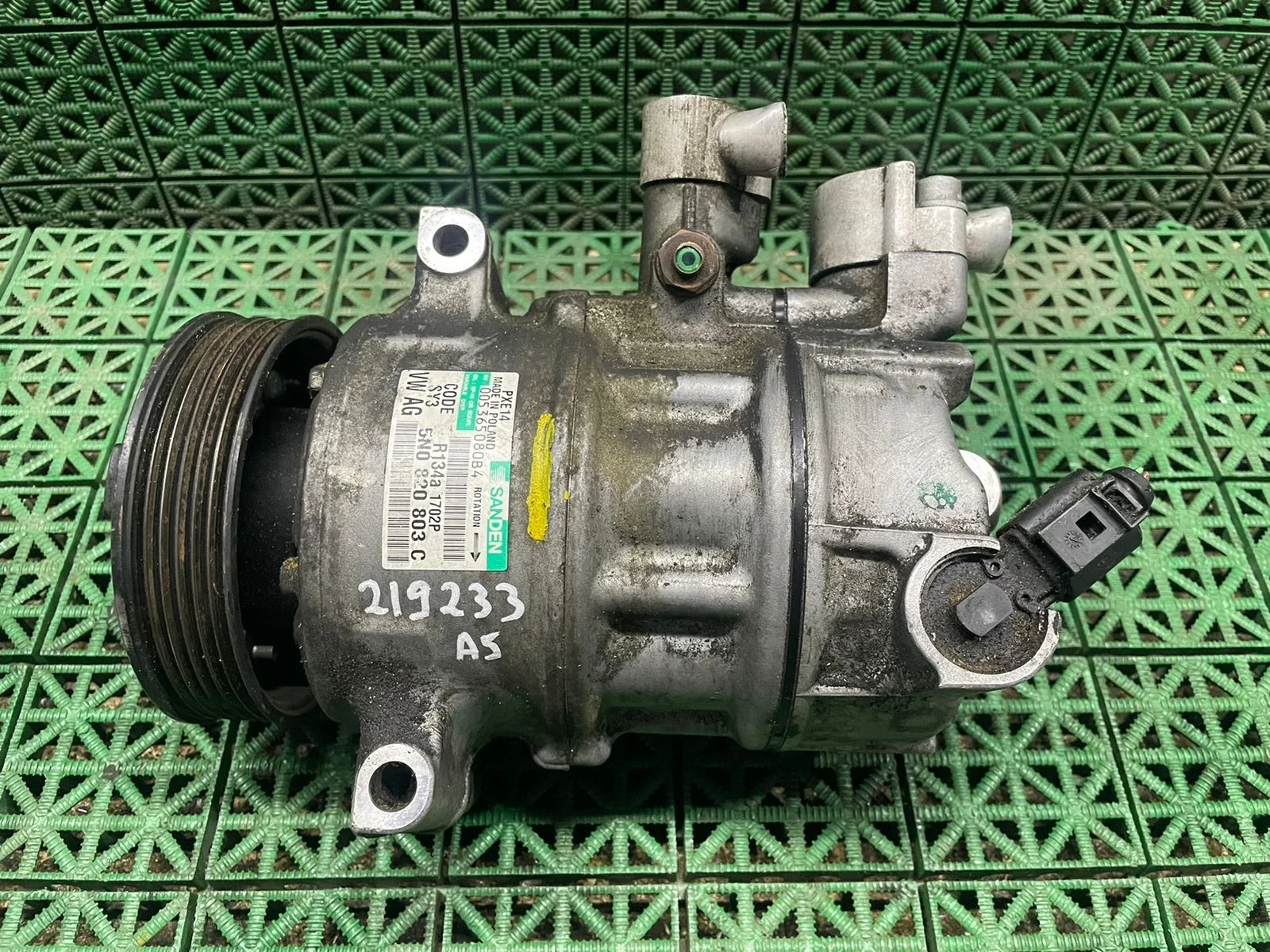 Компрессор кондиционера AUDI A3, SKODA OCTAVIA 1Z, VOLKSWAGEN GOLF 5/5+/6, JETTA 5/6, PASSAT B6/B7/CC, CADDY, TOURAN, TIGUAN 1,6/1,8/1,9/2,0 2004- б/у Q7(2007-2015);TOUAREG(2003-2010)