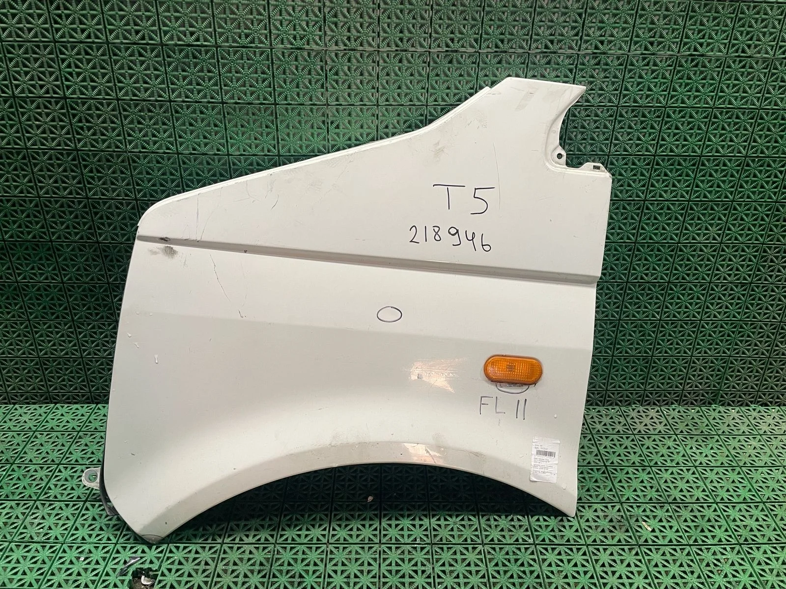 Крыло VOLKSWAGEN TRANSPORTER T5 2003- переднее левое белое б/у TRANSPORTER T5(2003-2015)
