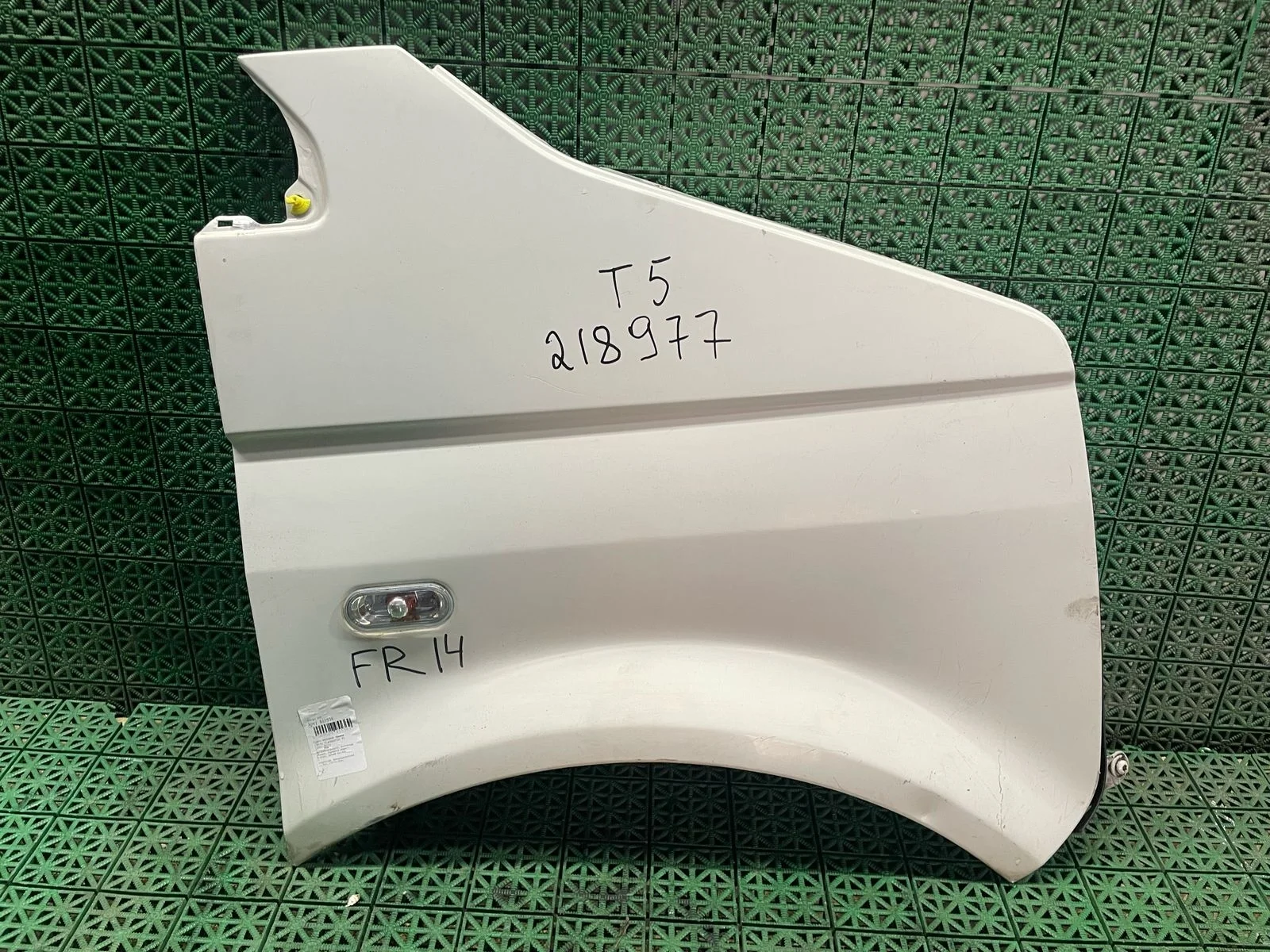 Крыло VOLKSWAGEN TRANSPORTER T5 2003- переднее правое белое б/у TRANSPORTER T5(2003-2015)