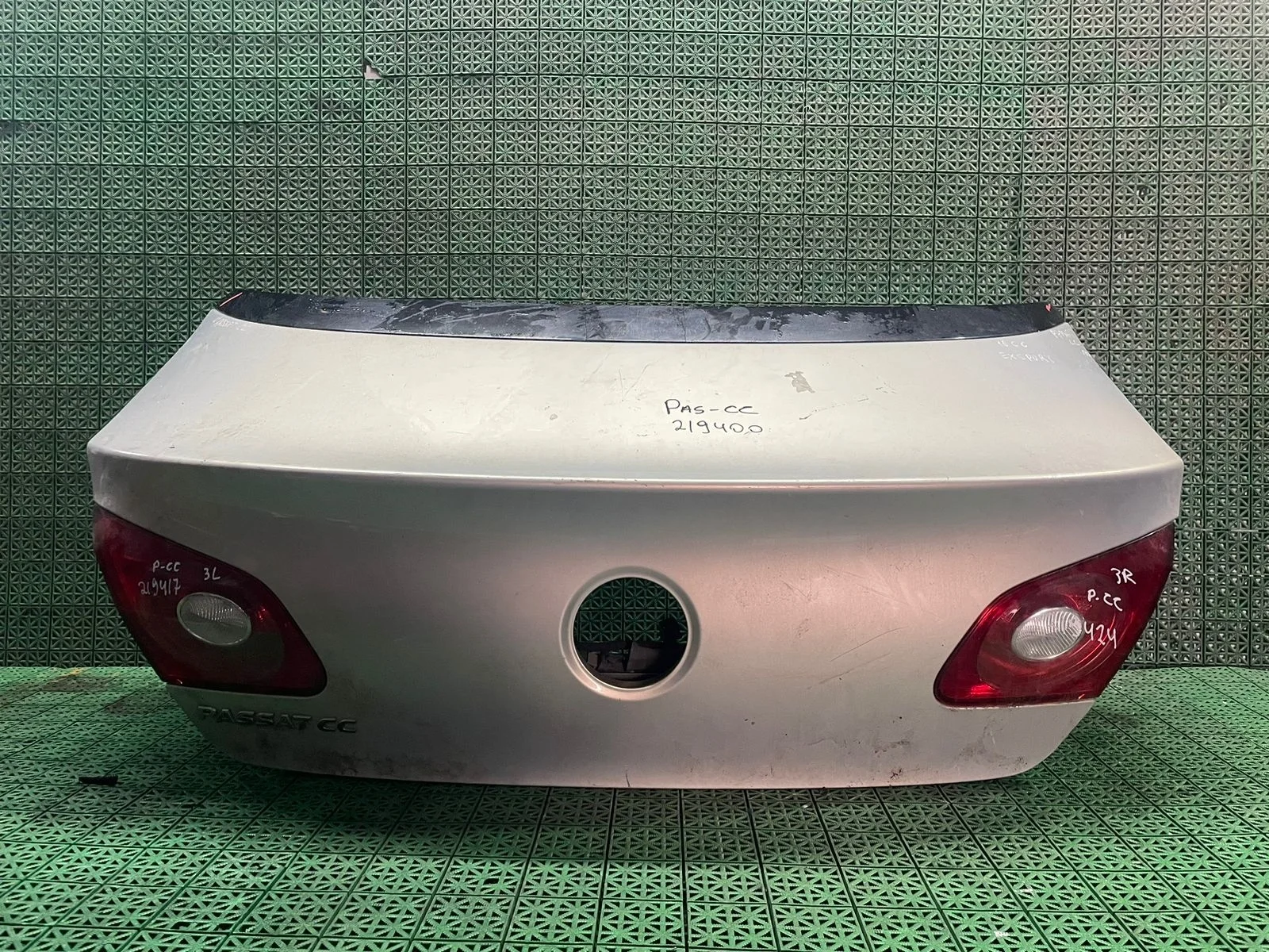 Крышка багажника VOLKSWAGEN PASSAT CC 2009- седан серебро б/у PASSAT CC(2009-2012)