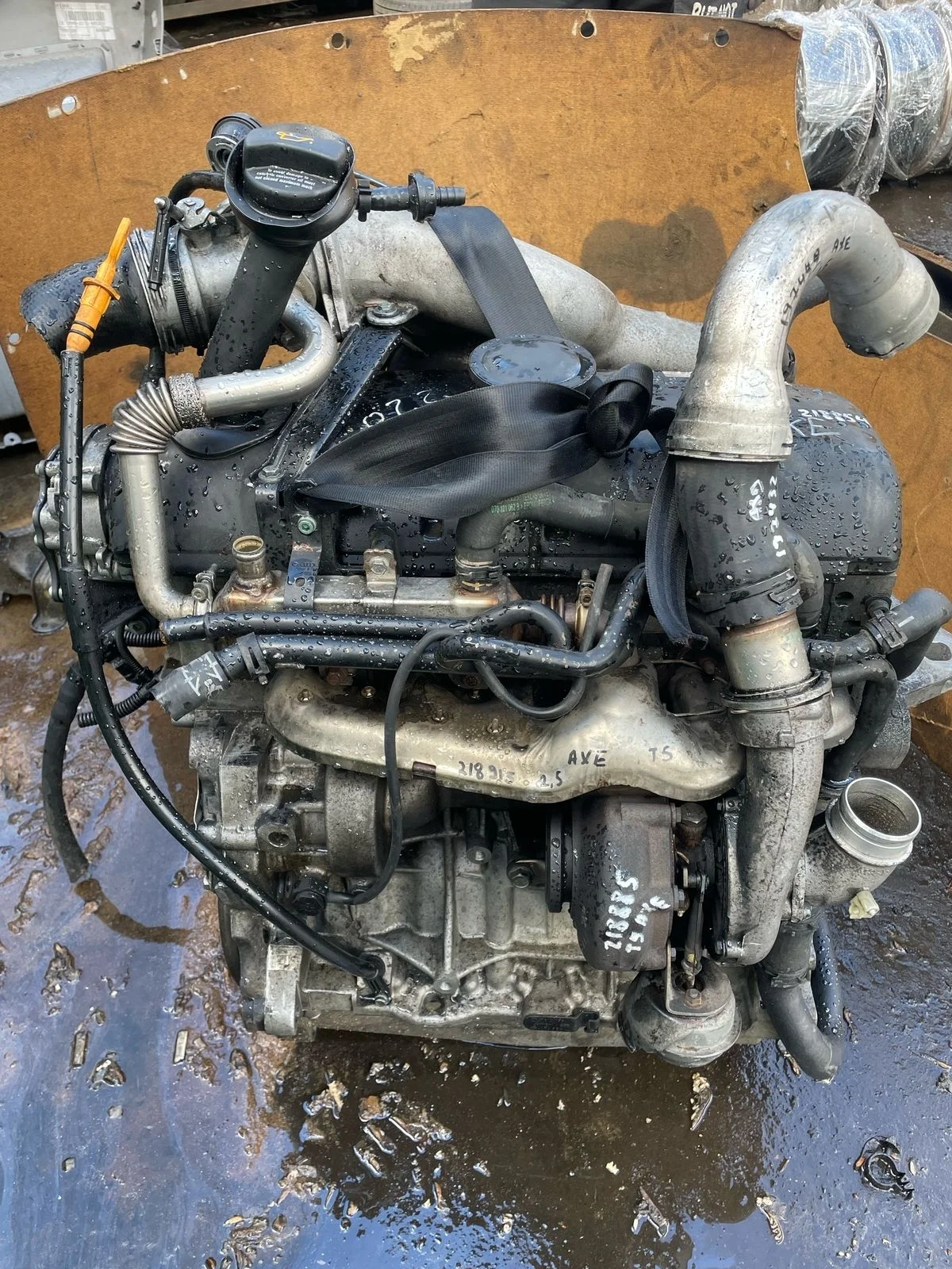 Насос гидроусилителя руля ГУРа VOLKSWAGEN TOUAREG, TRANSPORTER T5 2,5 2004- б/у TRANSPORTER T5(2003-2015);TOUAREG(2003-2010)