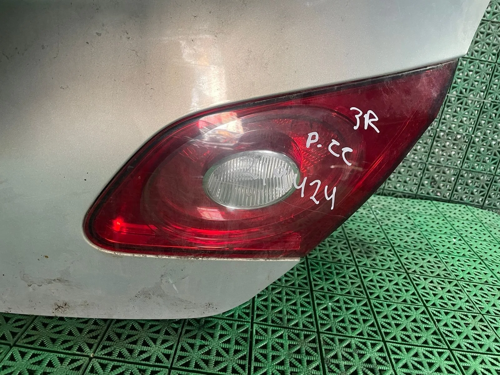 Фонарь VOLKSWAGEN PASSAT CC 2008- внутренний правый б/у PASSAT CC(2009-2012)