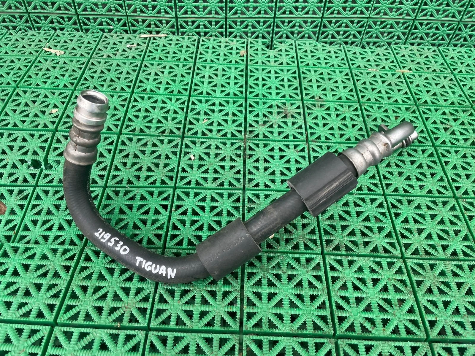 Шланг охлаждения АКПП VOLKSWAGEN TIGUAN 2008- напорный б/у TIGUAN(2007-2017)