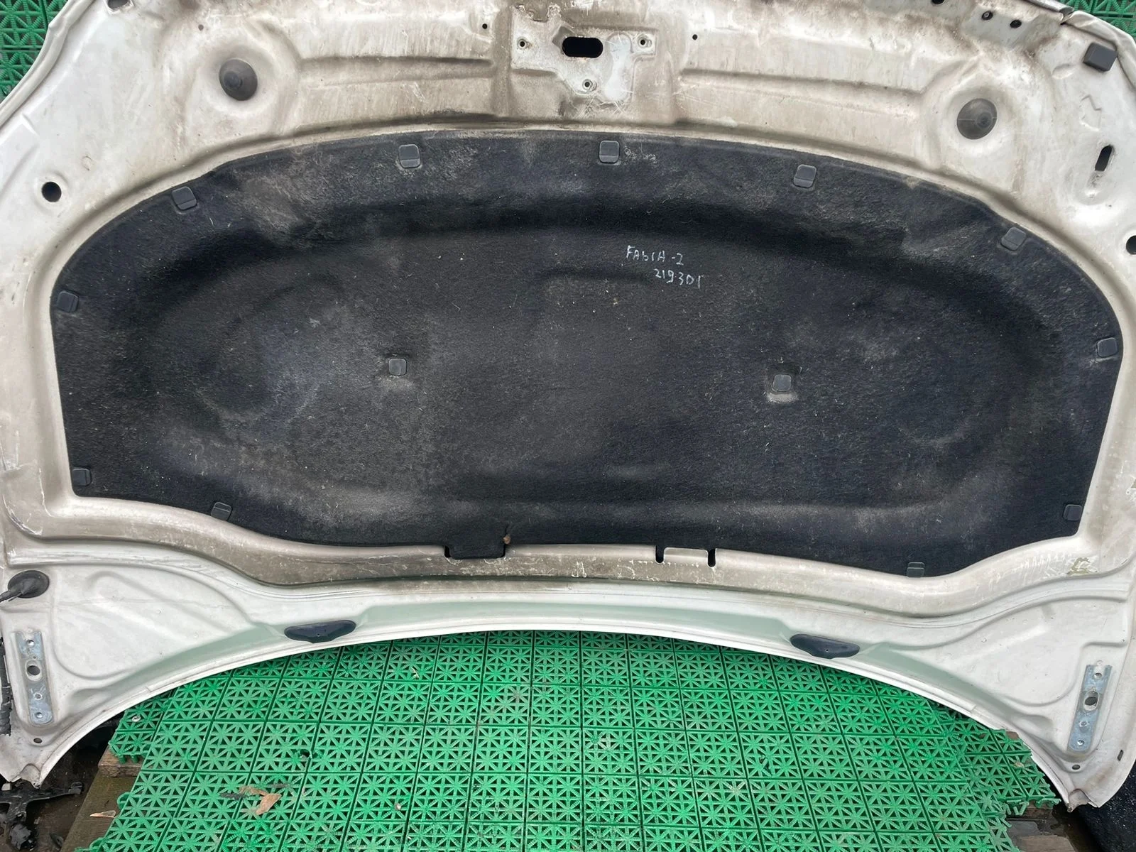 Шумоизоляция капота SKODA YETI 2010- б/у YETI(2010-