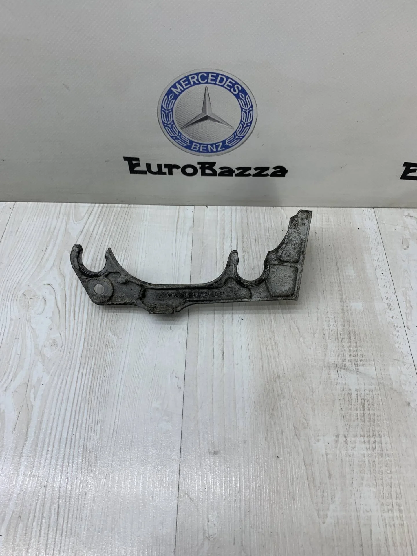 Кронштейн воздушного фильтра Mercedes Om651
