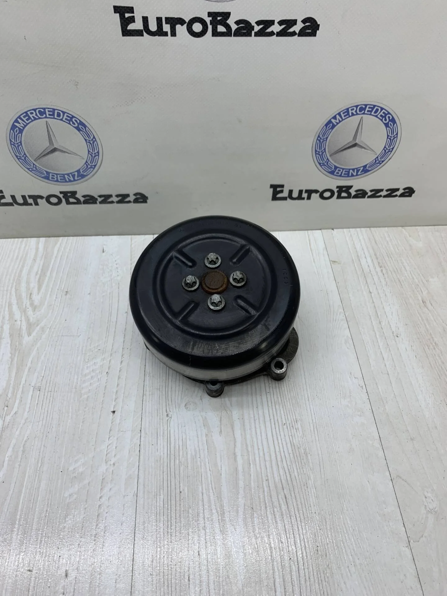 Основная помпа Mercedes М271