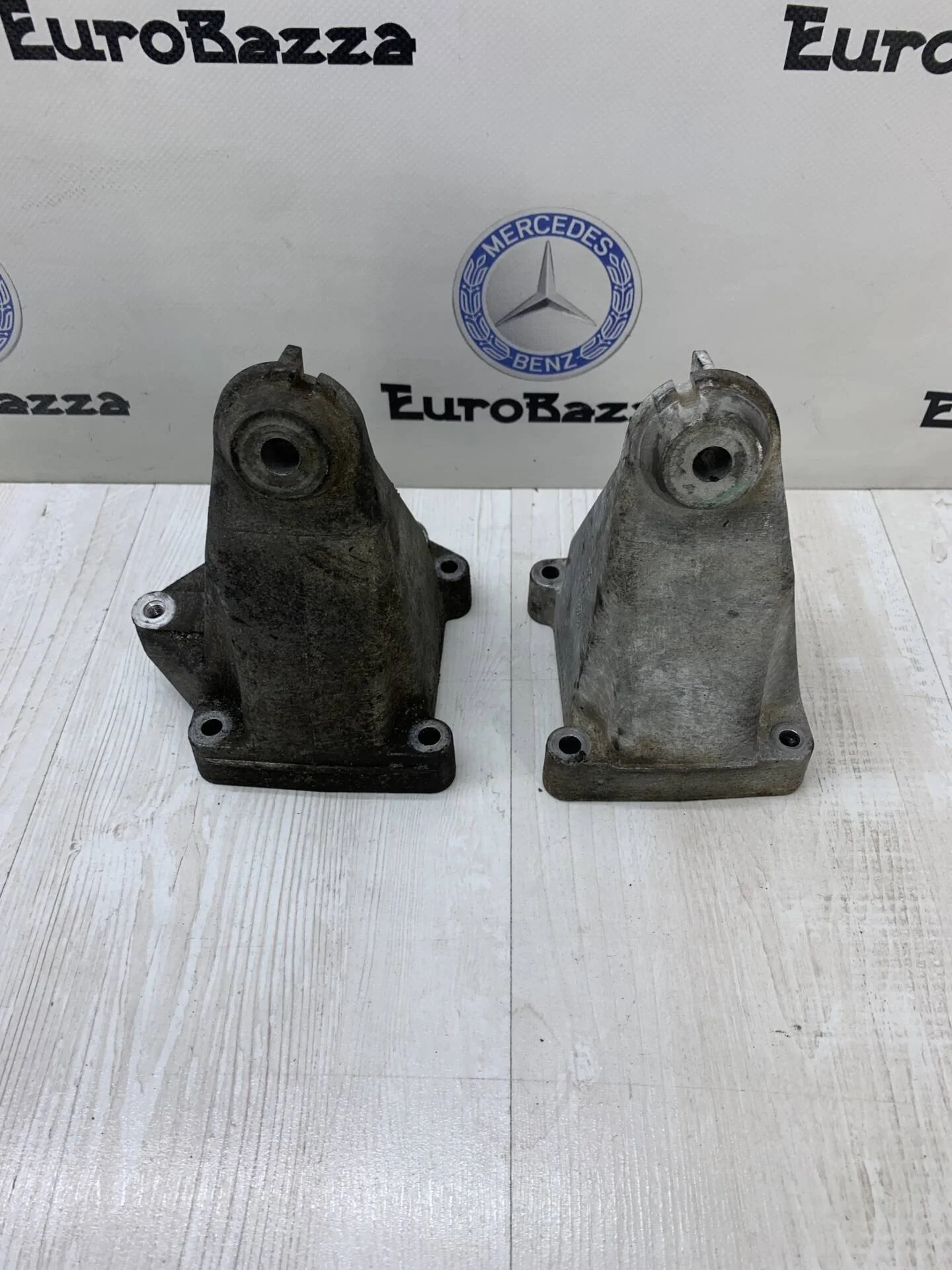 Кронштейн опоры двигателя Mercedes W203