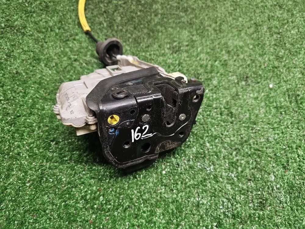 Замок двери задний левый Audi A6 C6