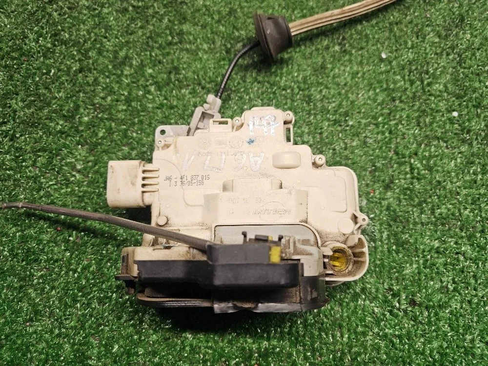 Замок двери передней левой Audi A6 C6