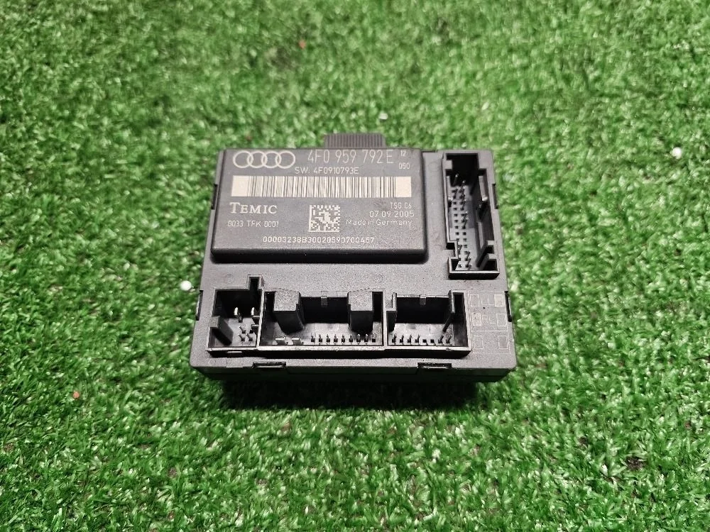 Блок управления дверьми Audi A6