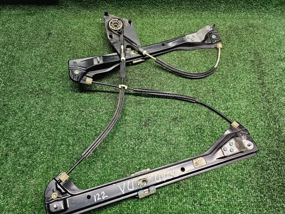 Cтеклoпoдъeмник пeрeдний левый Volkswagen Роlо