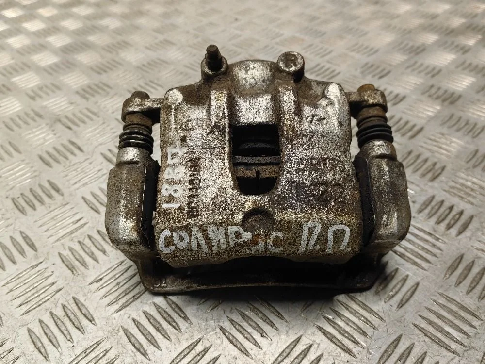 Суппорт передний правый Hyundai Solaris II