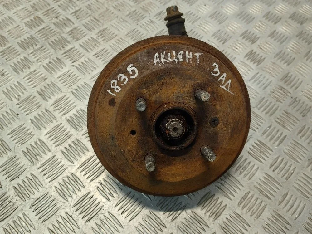 Кулак поворотный задний правый Hyundai Accent 2