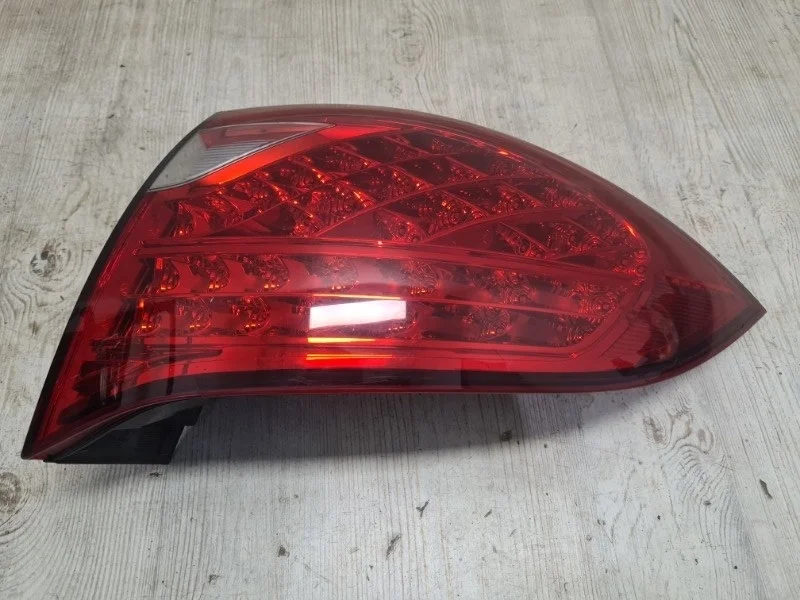 Фонарь в крыло Porsche Cayenne V8 2011 958 (92A)