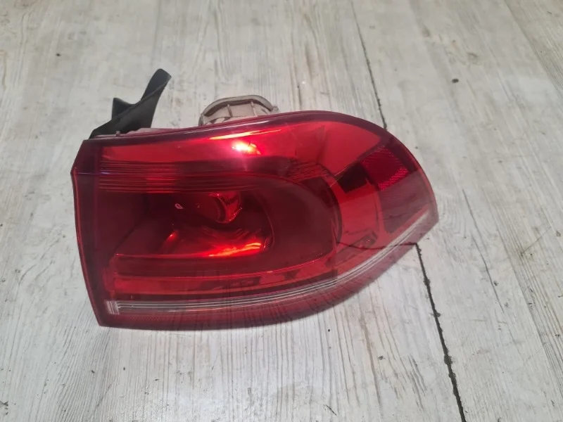 Фонарь в крыло VW Touareg 2 2010-2018 7P