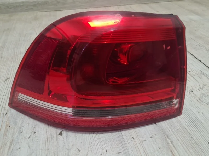 Фонарь в крыло VW Touareg 2 2010-2018 7P