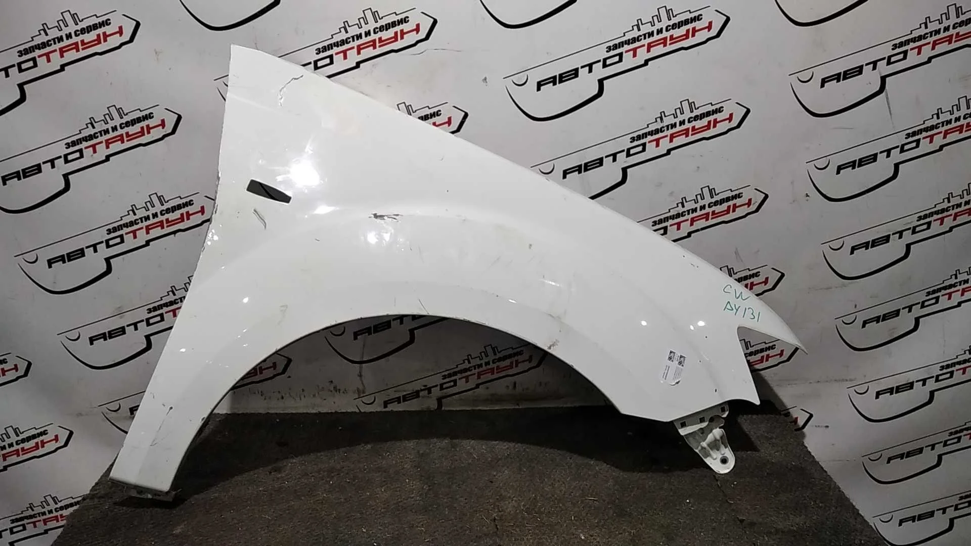 КРЫЛО MITSUBISHI 5220F080 ПЕРЕД ПРАВО белый DY131