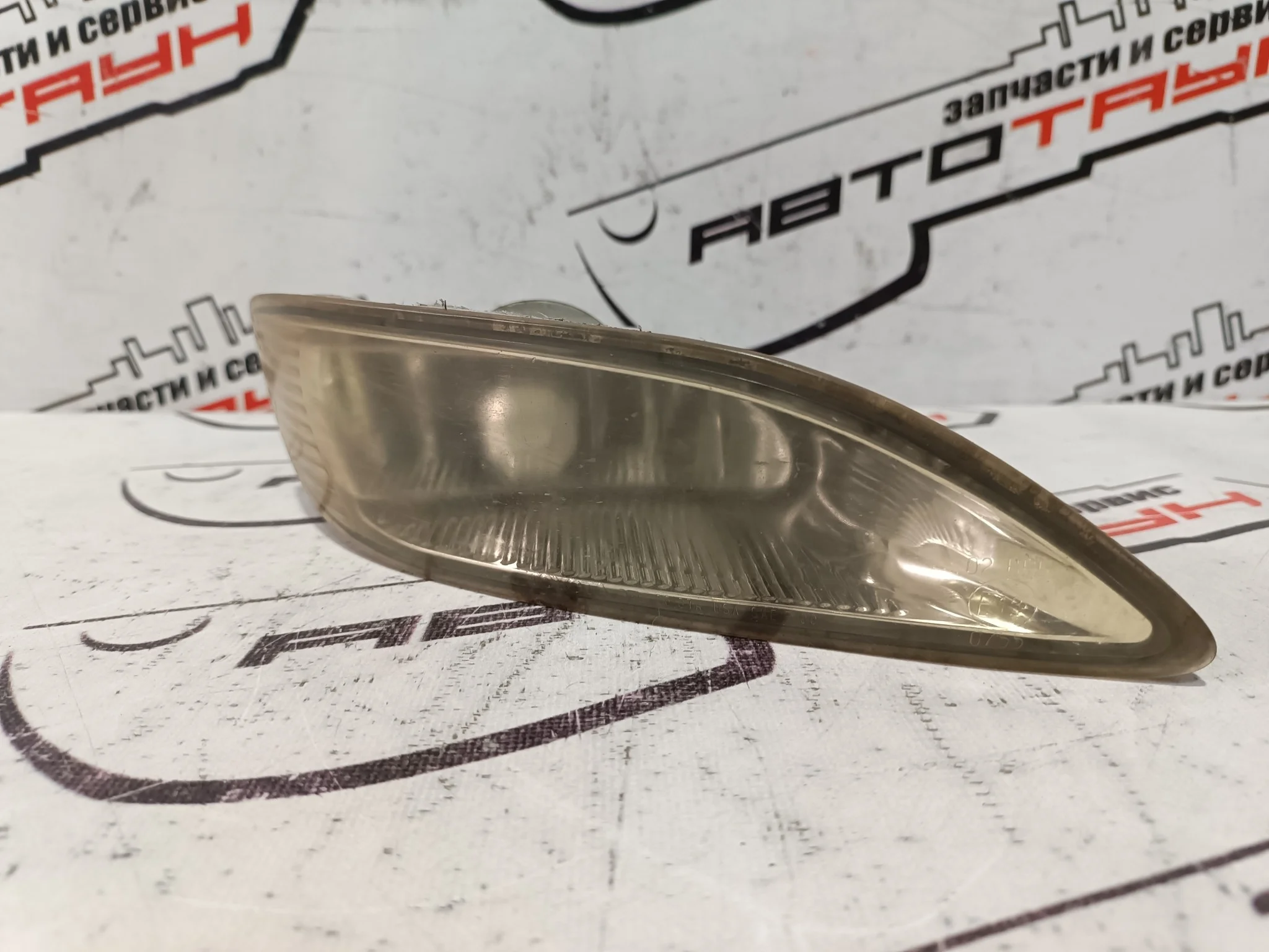 ТУМАНКА TOYOTA DAIHATSU ПРАВО 81210AA010 NE260Z